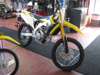 $1000 WITH REBATE OR 1.99%-4.99% RATES 2025 Suzuki RM-Z450 .