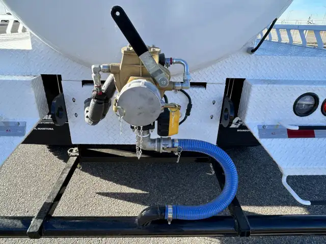 2019 International International 4300 water truck in Heavy Trucks in Regina - Image 12