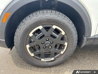 This Hyundai Palisade has a strong Regular Unleaded V-6 3.5 L/212 engine powering this Automatic tra... (image 8)