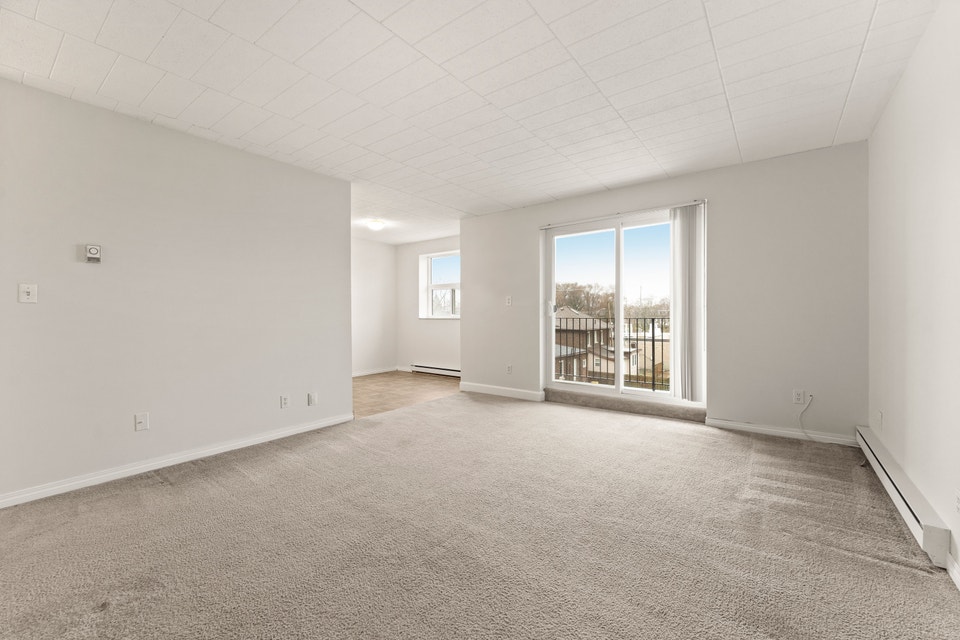 Sandilands Tower Apartments - 2 Bedroom, 1 Bath Apartment for Re 5