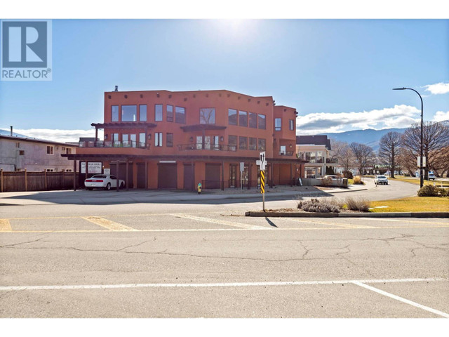 1070 Lakeshore Drive W Unit# 201 & 202 Penticton, British Columb in Houses for Sale in Penticton - Image 2