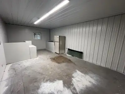 This 5900 sq.ft shop is just what you have been looking for! Located on 10 acres just outside of Gle...