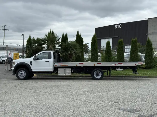 2022 Ford F600 XLT 4x4 20 Foot Roll Off Flatdeck Tow Truck in Heavy Trucks in Regina - Image 7