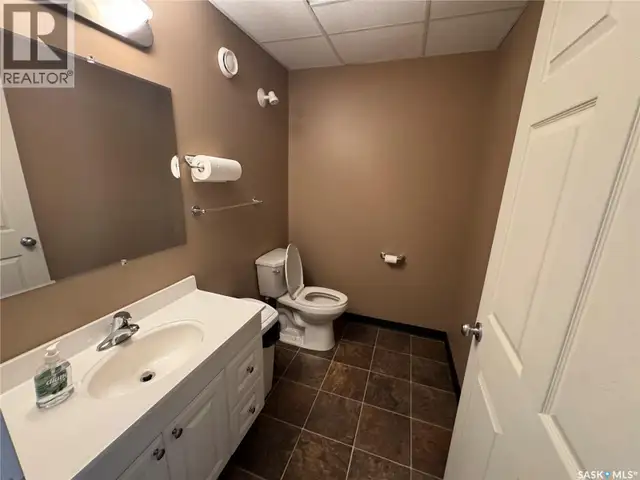 102 Sims AVENUE Weyburn, Saskatchewan in Commercial & Office Space for Sale in Regina - Image 27