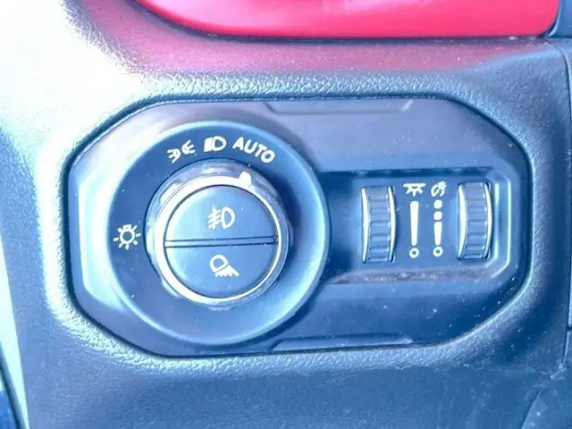 2021 Jeep Gladiator Rubicon | 4x4 | Remote start | Leather in Cars & Trucks in Prince George - Image 32