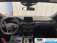 Aluminum Wheels, Synthetic Leather Seats, Apple CarPlay, Android Auto, Power Liftgate! Ask us how yo... (image 8)