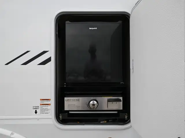 2026 Cherokee Alpha Wolf 26DBH in Travel Trailers & Campers in Edmonton - Image 8