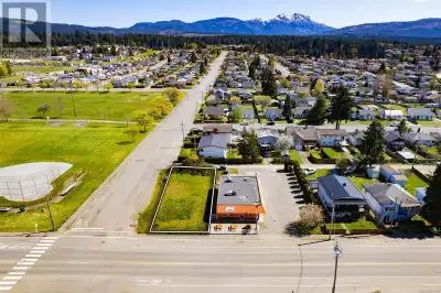 Opportunity is knocking—loudly—on the corner of 10th Avenue and Maitland Street. This 0.13-acre C1-z...