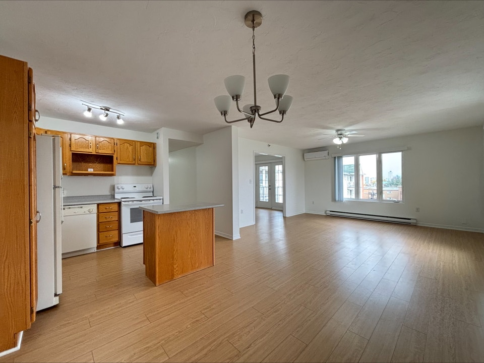2 Bed Unit Available Jones Lake Area! 4