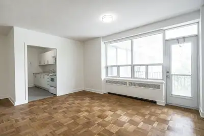 one bedroom, Avenue and Oriole Parkway - ID 4026, View more