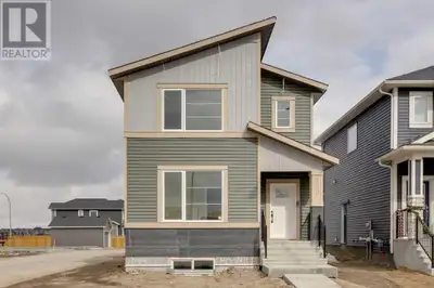 LOCATION!!! CORNER LOT| 2 BED BASEMENT WITH SIDE ENTRANCE | MAIN FLOOR ROOM| CLOSE TO LAKE AND PARK...