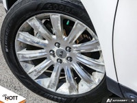 Loaded with luxury features including heated and ventilated leather seats, panoramic Vista Roof, nav... (image 5)