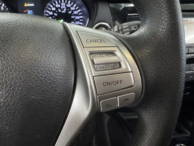 2016 Nissan Rogue FWD 4dr SV in Cars & Trucks in Longueuil / South Shore - Image 21