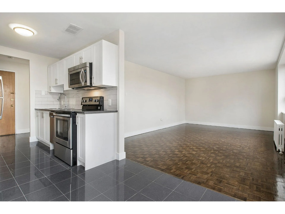 3 Bedroom Apartment for Rent - 200 Ridley Boulevard 4