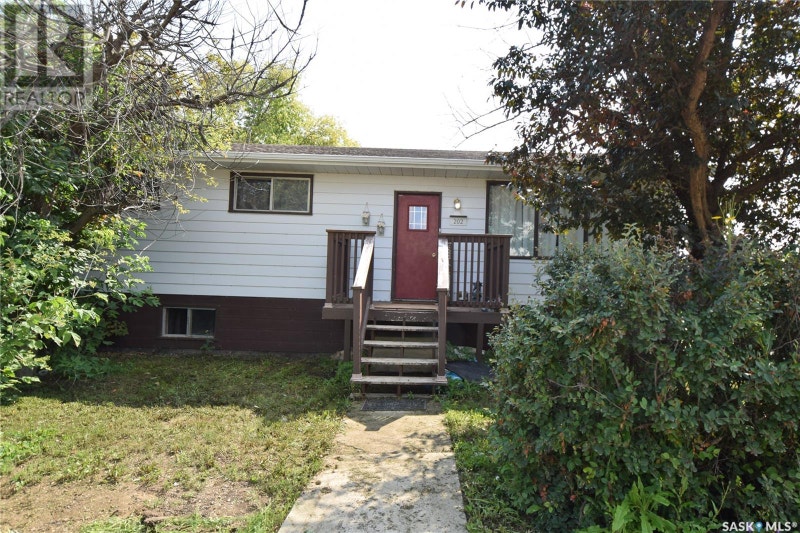202 Railway AVENUE E Blaine Lake, Saskatchewan Houses for Sale