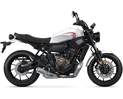 2026 YAMAHA XSR700 YAMAHA XSR700 2026 Voici la XSR700 inspirée de la MT-07 tant prisée. Cette XSR al...