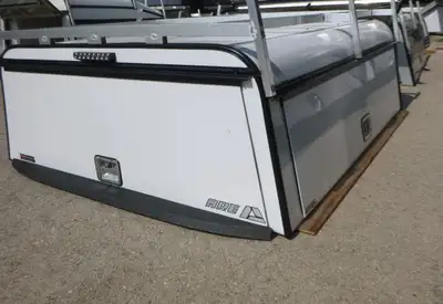 Nissan Frontier 2022 - 2025 Nissan Frontier 6' White ARE Contractor Truck Cap This unit is in good c...