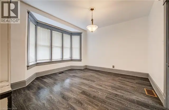 698 KING Street W Kitchener, Ontario in Houses for Sale in Kitchener / Waterloo - Image 11