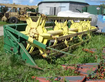 Welcome to Stoneage Equipment 13ft John Deere Rigid Head, grain.