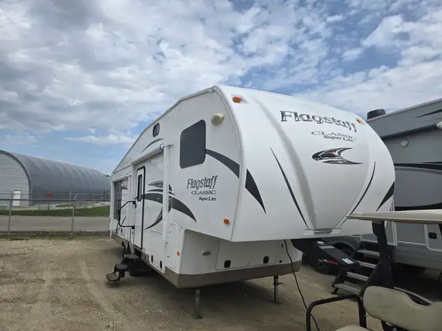 2016 Forest River FLAGSTAFF 8528 REWS in Travel Trailers & Campers in St. Albert - Image 3