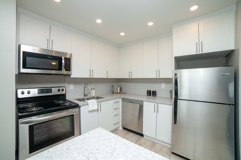 Large Premium One Bedroom Suite in Downtown Hanover A Must See! Long