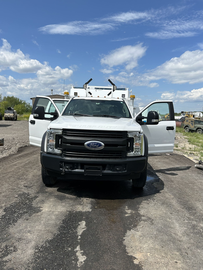 2018 F550 Single Axle Dump Truck -6.7 TURBO DIESEL ENGINE 38,000KM and 2,000 HOURS -AUTO TRANS -A/C,...