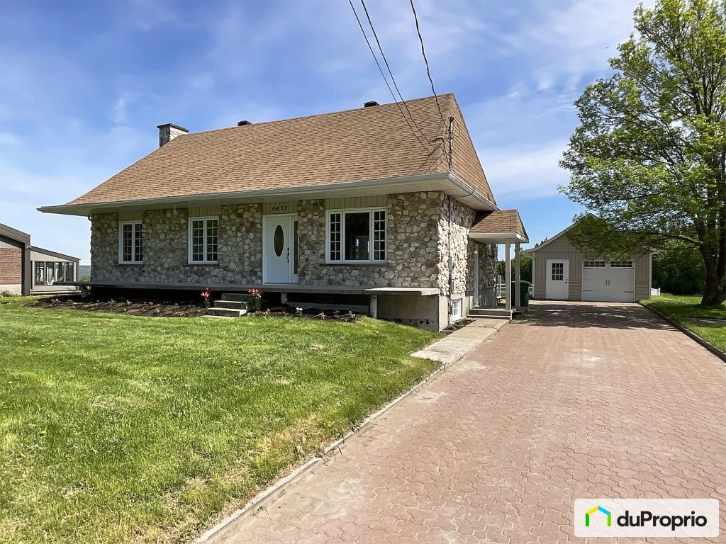 $519,000 - Country home for sale in La Baie — photo 1