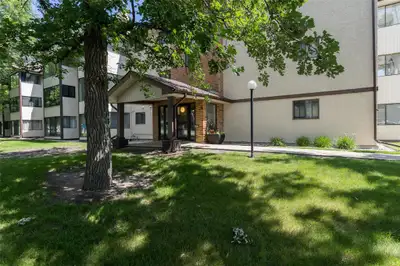 2E//Winnipeg/SS now. Modern and upgraded 2nd Floor unit with E/Southeast facing Cozy Sunroom with a...