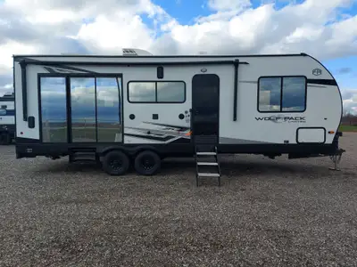 Towable Toy Hauler! Specifications and Features: HITCH WEIGHT: 1,125 lb. GVWR: 11,325 lb. UVW: 6,518...
