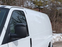 Powerful 4.3L Gas V6 engine | Equipped with traction and stability control | Includes block heater f... (image 3)