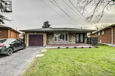 Elegant Bright & Updated 3 Bedroom, 2 Bathroom Detached Home Located in Highly Desirable Corman Area...