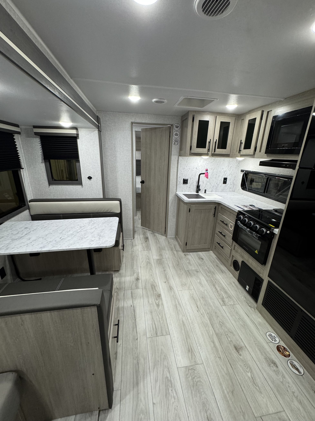 2026 Forest River EAST TO WEST DELLA TERRA 312BH in Travel Trailers & Campers in Regina - Image 7