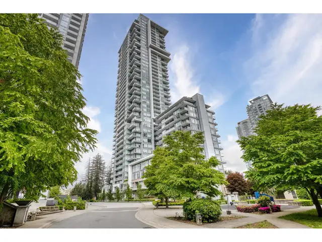 1204 13350 CENTRAL AVENUE Surrey, British Columbia628643817790751218