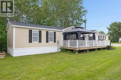 89 nature Trail in the Brookview Mini Home park is a home that you will notice right away as being s...