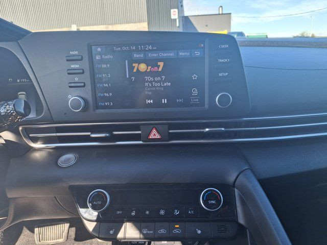 2022 Hyundai Elantra Preferred Tech | Sunroof | Heated Seats + in Cars & Trucks in Guelph - Image 4