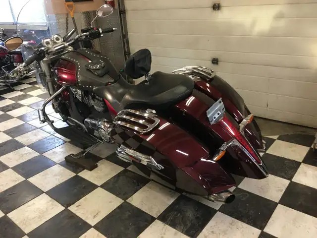 2010 Victory Cross Roads TOURER FOR SALE...$ 6,500. PLUS GST in Sport Touring in Calgary - Image 9