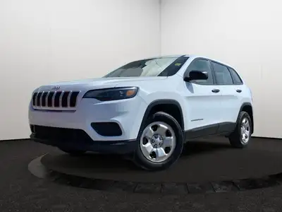 This Jeep Cherokee has a strong Regular Unleaded V-6 3.2 L/198 engine powering this Automatic transm...