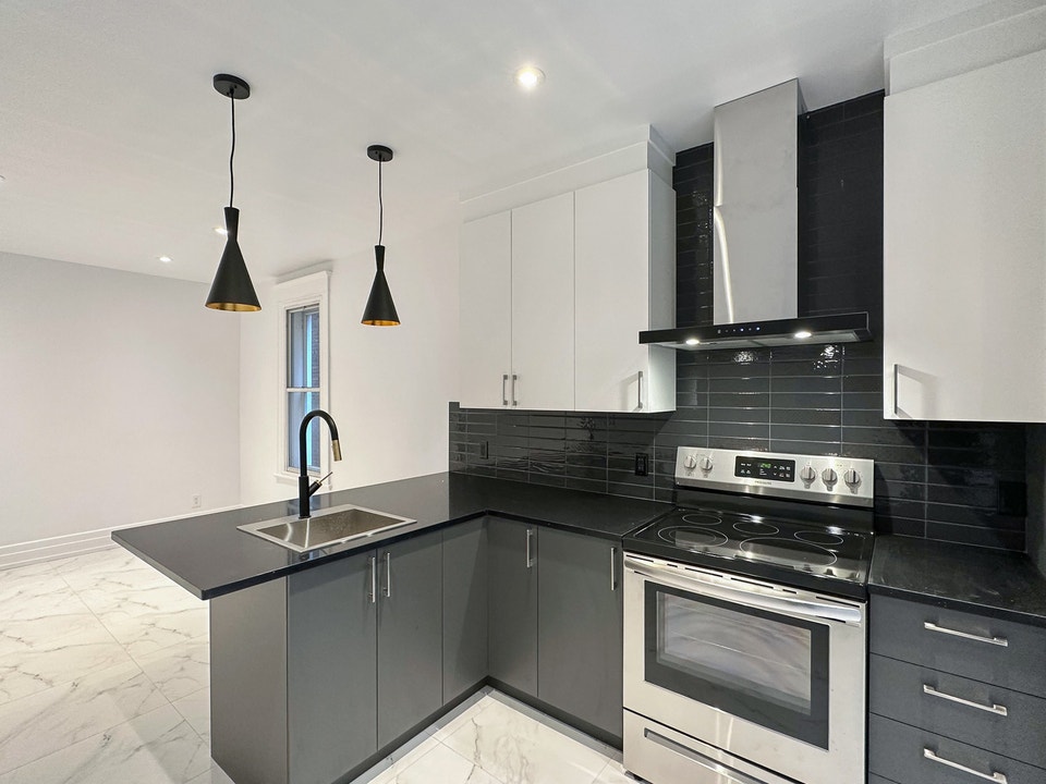 3 bedrooms - Cote-des-Neiges Metro - Appliances included 2