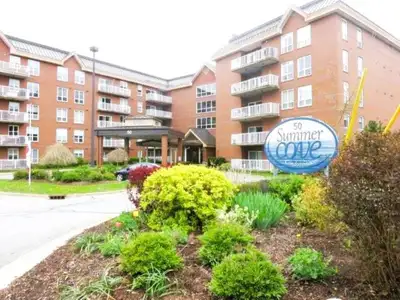 25-064 Spacious condo in Papermill Lake, heat, HW included