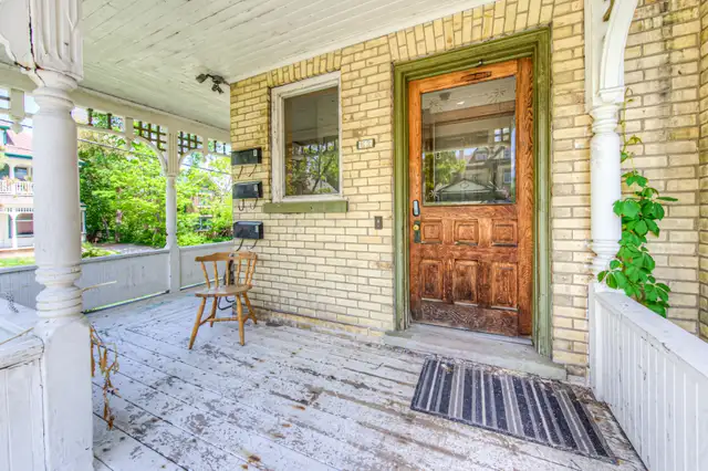 62 DORSET ST - 5 BEDROOM STUDENT UNIT AVAILABLE in Long Term Rentals in Kitchener / Waterloo - Image 28
