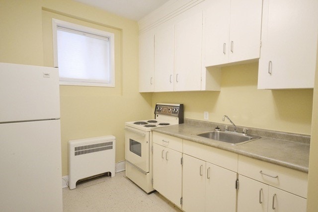 BASEMENT BACHELOR- $969 w/bonus! 3