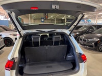 **MONTH-END SPECIAL!** R-LINE, 4MOTION AWD, 7 PASSENGER SEATING, MULTICOLOUR AMBIENT LIGHTING, WOOD... (image 7)
