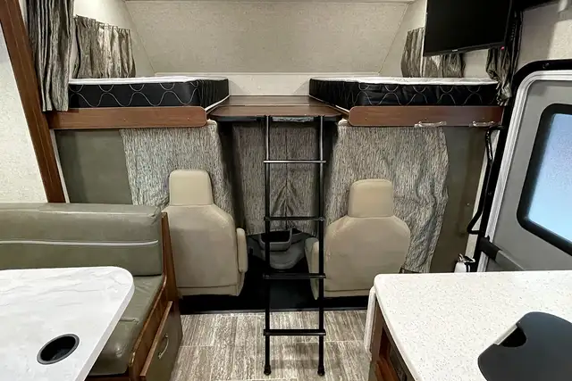 2019 Forest River Sunseeker 2420MS – Pre-Owned Class C Motorhome in RVs & Motorhomes in Red Deer - Image 19
