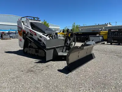 Berlon’s Mini Snow Blade is designed for snowplowing and light dozing. Rolled Stainless Steel Moldbo...