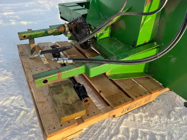 John Deere 1420,1435,1445,1565 54" snowblower in Snowblowers in Red Deer - Image 3