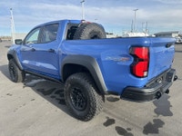 AMVIC Licensed Dealer The 2026 Chevrolet Colorado ZR2 Crew Cab 4WD in Reef Blue Metallic takes midsi... (image 5)