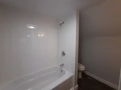 4 Bedrooms, 1 Bathroom, 4 bed/1.00 bathroom apartment for rent i