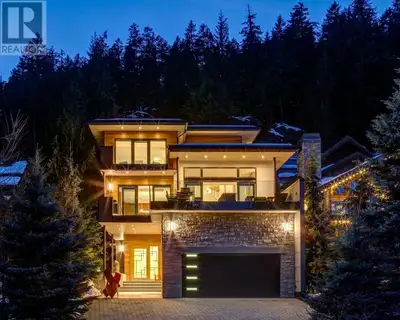 Exquisite luxury home in Blueberry Hill. A prestigious neighbourhood close to stunning Alta Lake and...
