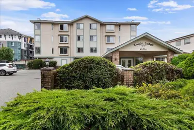 Welcome to Knight Lodge! This spacious and beautifully maintained 1,225 sq. ft. condo offers 2 gener...