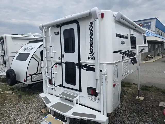 2026 Northern Lite Limited Edition 8-11EXLEWB Face-to-Face Dinet in Travel Trailers & Campers in Penticton - Image 5
